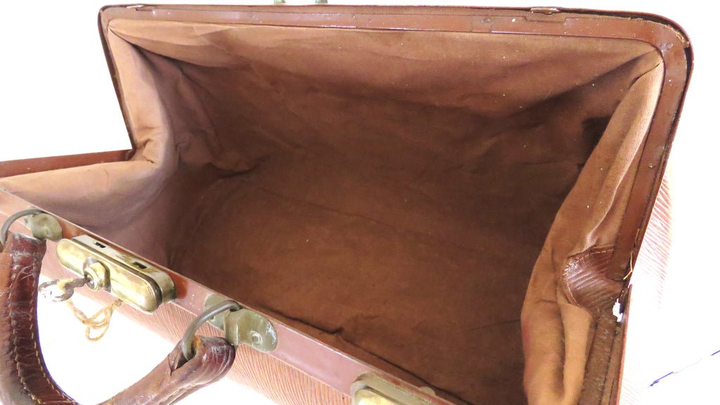 An open vintage brown leather doctors bag with a matching brown fabric lining and brass-tone latches, shown against a white background.