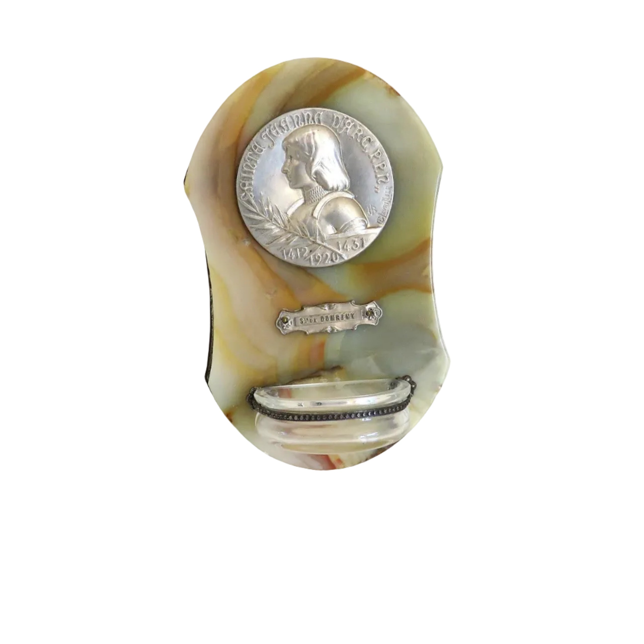 Onyx Benitier Joan of Arc on a white background